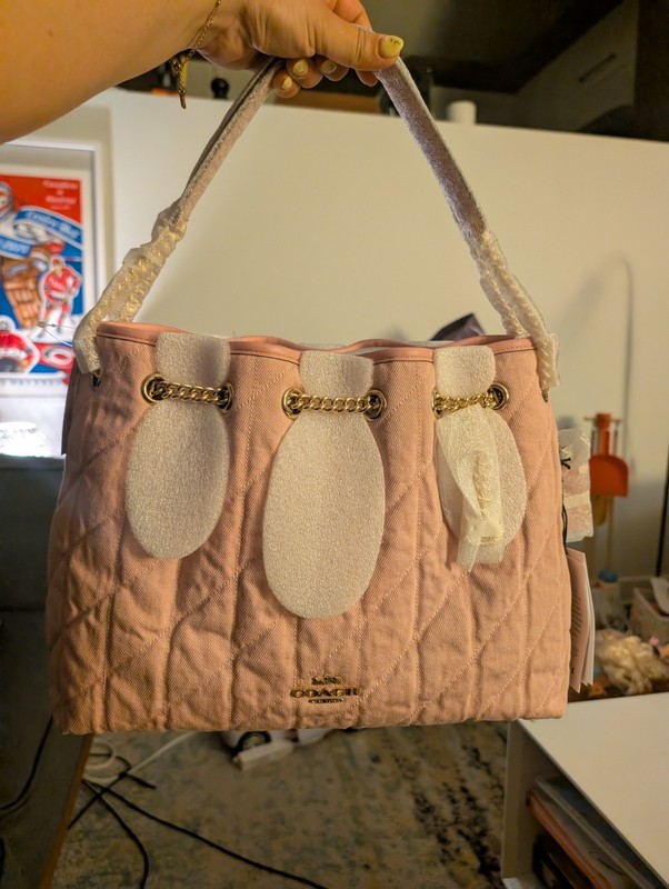 ✨✨NWT Coach Evelyn pink denim shoulder bag with gold hardware !!!! ✨✨