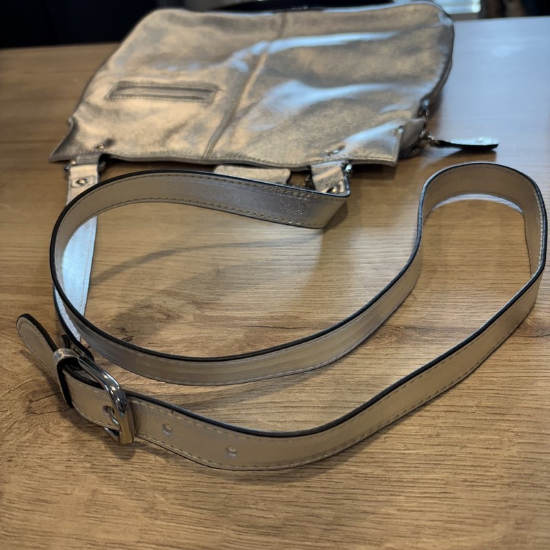 Relativity purse silver foil crossbody pockets travel NWOT gallery