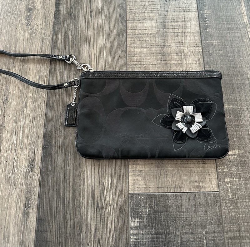 COACH Y2K Black Poppy Floral Signature C Wristlet, Clutch. 8 1/2” X 5”