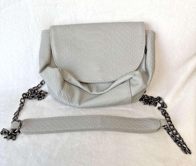 Mossimo Supply Co Feaux Leather Envelope Purse 6 x 5 x 2.5 in 22 in Hang