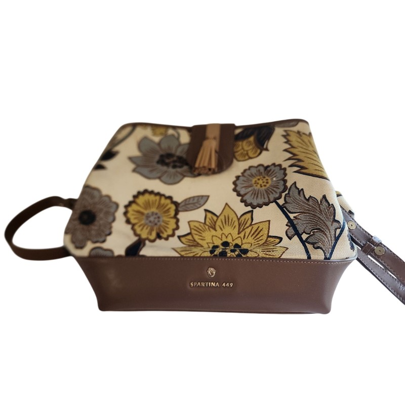 Spartina 449 handbag features a Daufuskie Island floral print