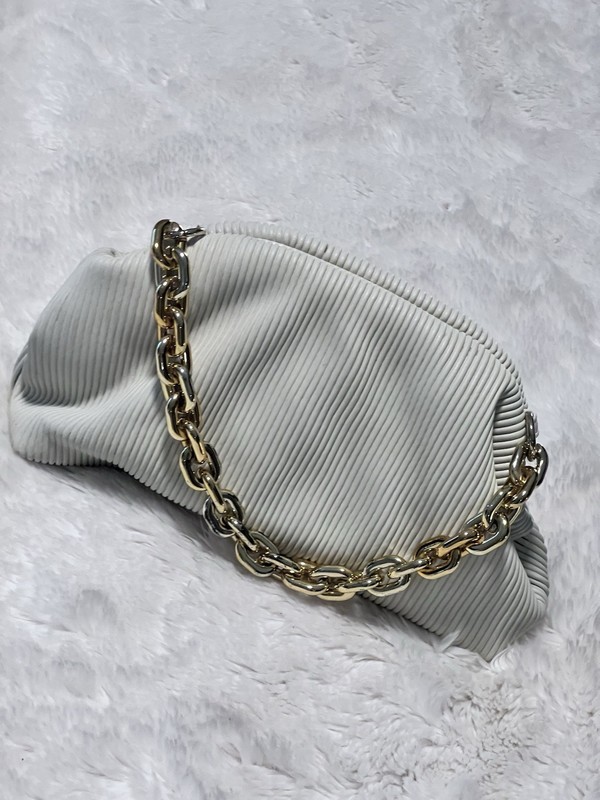 Boho Cream Knit Woven Cloud Clutch Bag Gold Chain Strap Clasp Women Chic
