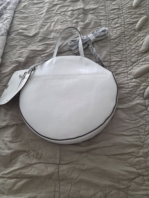 Round White fashion purse. Leather interior I r-faux croc mayerial