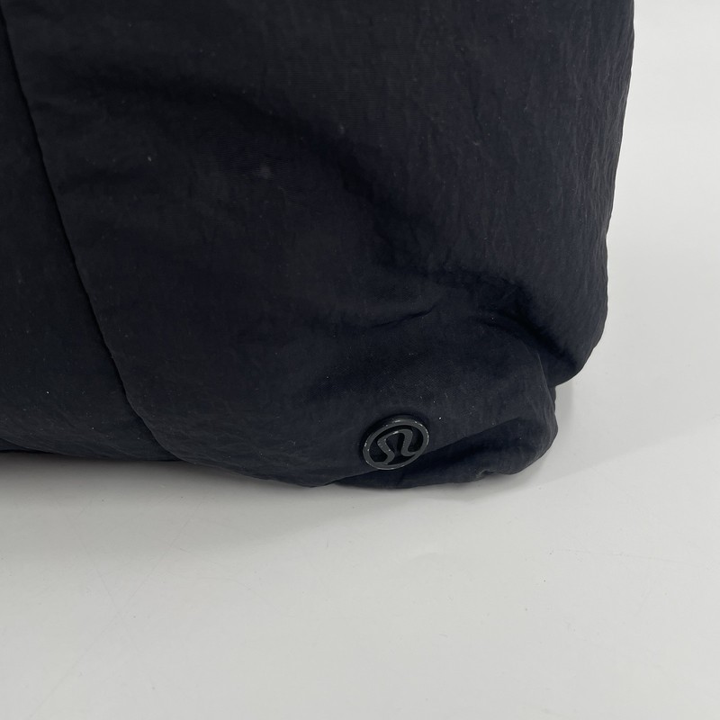 Lululemon On My Level Duffle Tote Bag in Black 30L - *No Shoulder Strap* *flaw* gallery