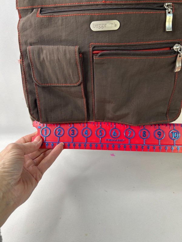 Baggallini Crossbody Adjustable Bag Purse in Brown/Orang Inside 10x8x5 Inch EUC! gallery