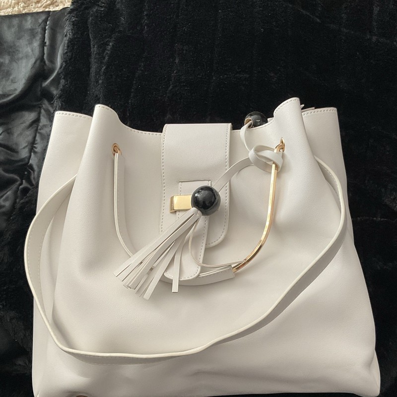 White Solid Shoulder Bag Magnetic Closure Gold Hardware Tassel w/ Coin Purse