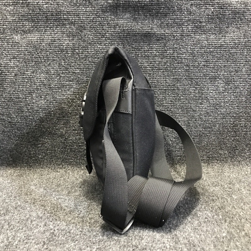 Nike BA1797-054 Black Adjustable Crossbody Shoulder Strap Bag w/ Clip Close Top gallery