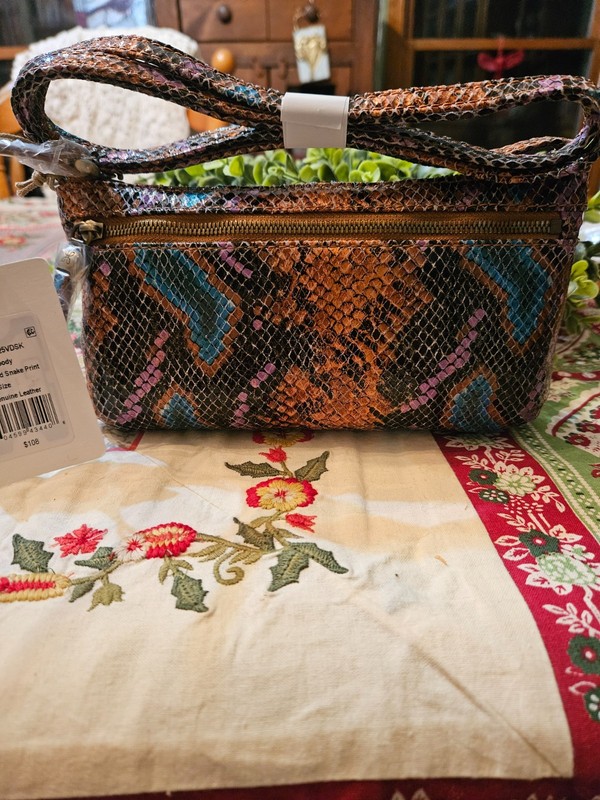 Hobo Cara Crossbody. Vivid Snake Print. 100% leather. NWT