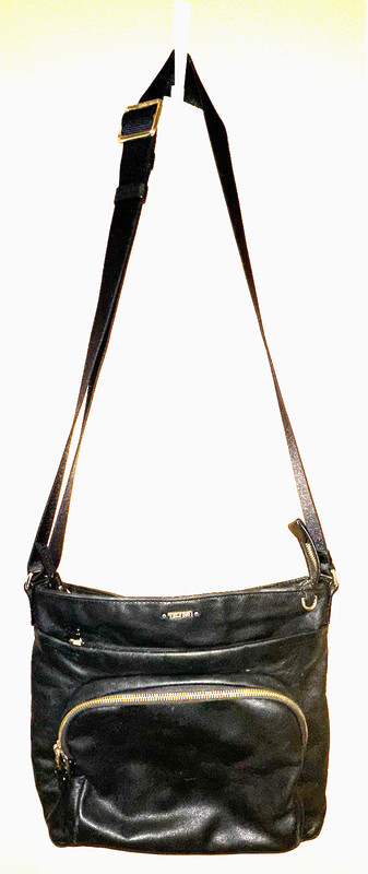 BEAUTIFUL WOMEN’S BLACK TUMI LEATHER SHOULDER BAG CROSSBODY PURSE VOYAGER ?