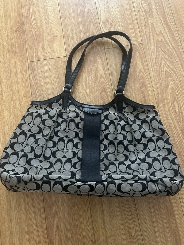 Coach Signature Black/Gray Shoulder Bag Double Handles Inner Pockets Silver