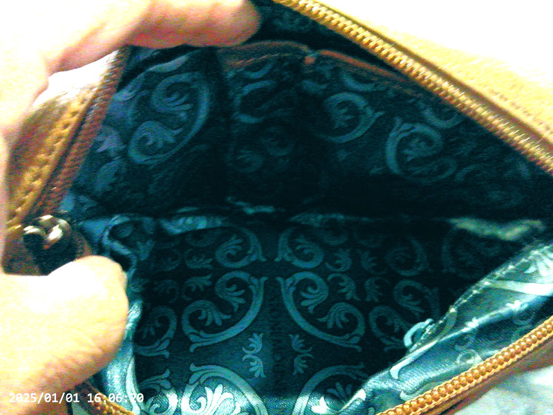 Beautiful Stone Mountain Leather Purse ( please read ) gallery