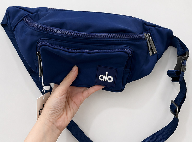 Alo Yoga Explorer Crossbody Belt Bag Navy Durable Water-Repellent Waist Pack NEW
