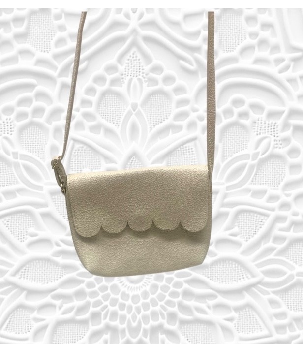 Craftsman made Pebble Leather Crossbody Bag W Scallop Detail