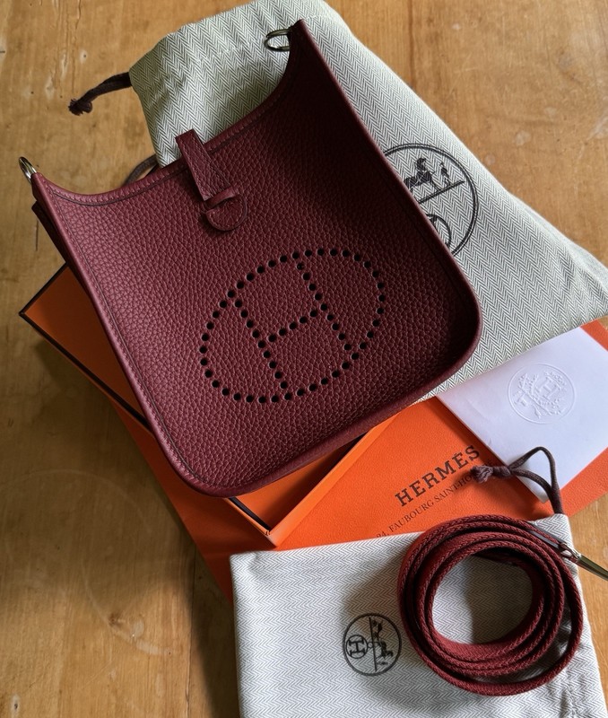 Hermès Sac Evelyne 16 Amazone – Rouge H – Taurillon Clemence Laiton Pall