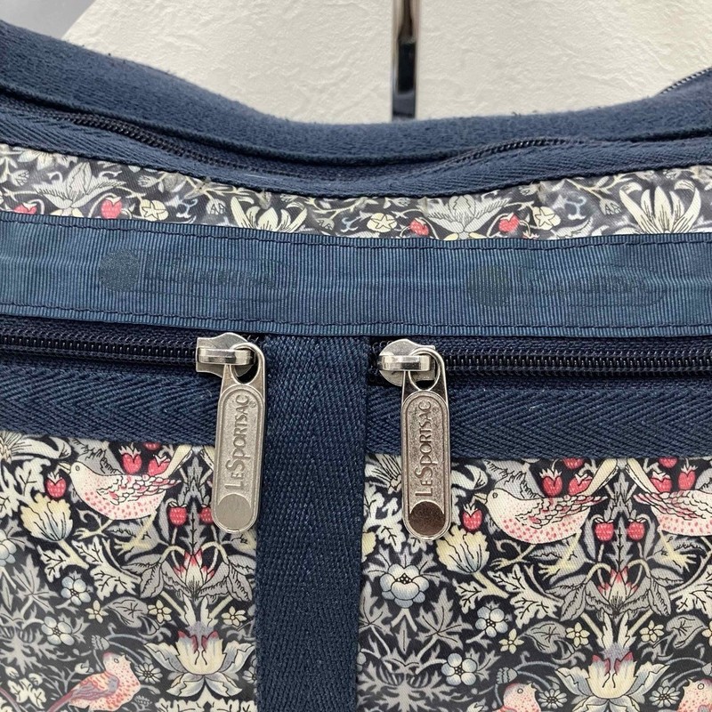 2432 LeSportsac Shoulder William Morris gallery