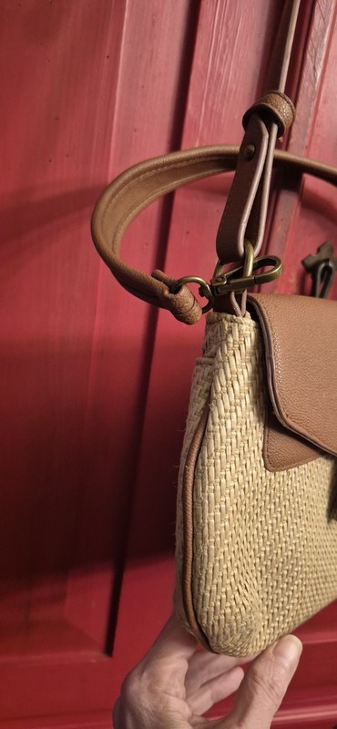 Frye and CO Bryce Crossbody Purse Cognac 2 Straps Adjustable NEW Brown Beige EUC gallery
