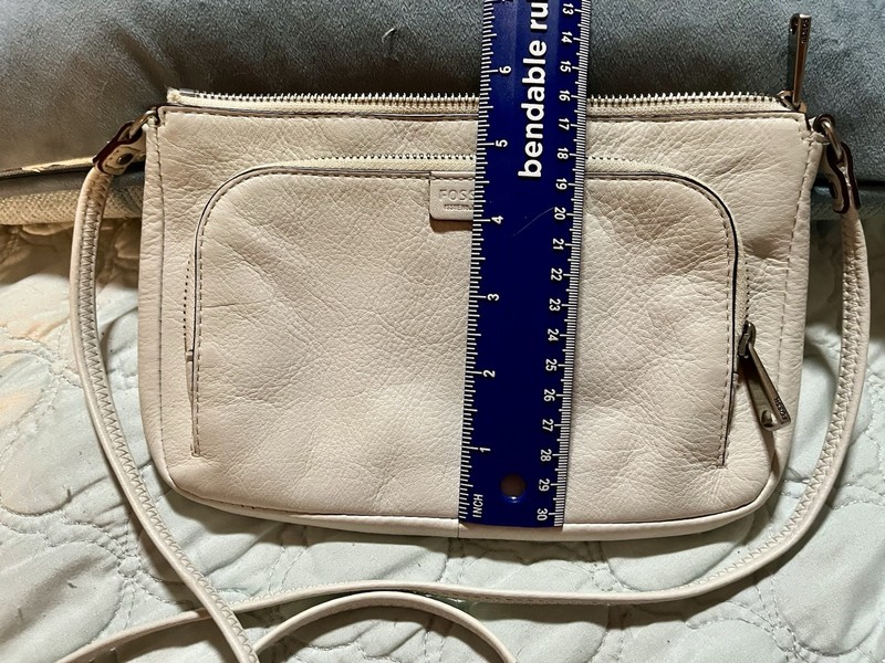 Vintage Fossil Crossbody Small Purse In White Leather Pre-owned Good Condition gallery
