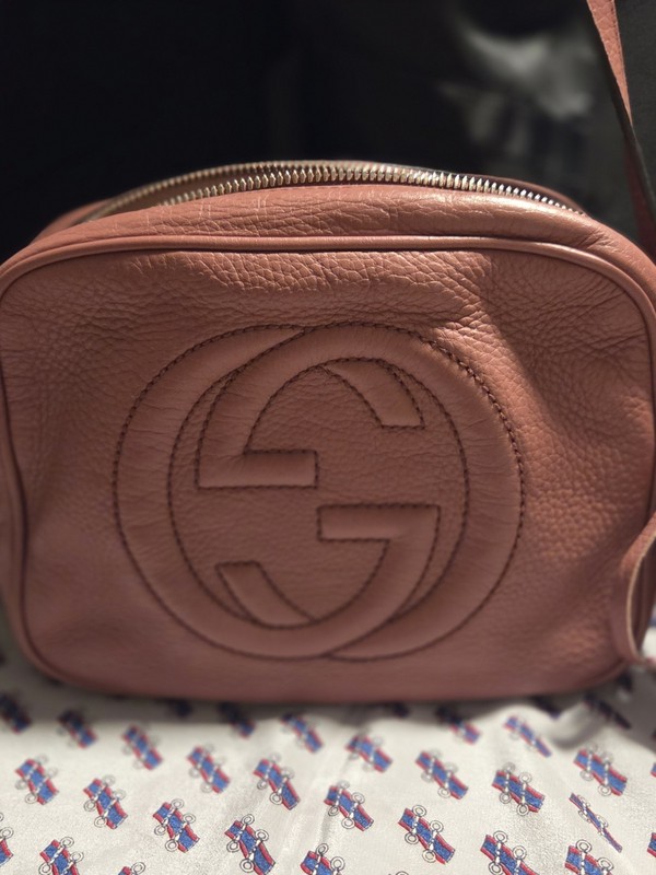 Gucci Soho Pink Pebbled Small Crossbody Bag Tassel Logo Gold Zip Strap gallery