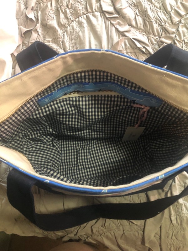 Vineyard Vines Classic Tote Bag Shark Week New gallery