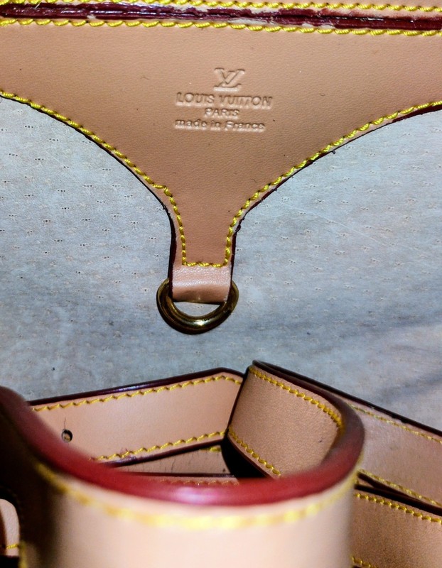 Authentic Louis Vuitton Monogram Purse gallery