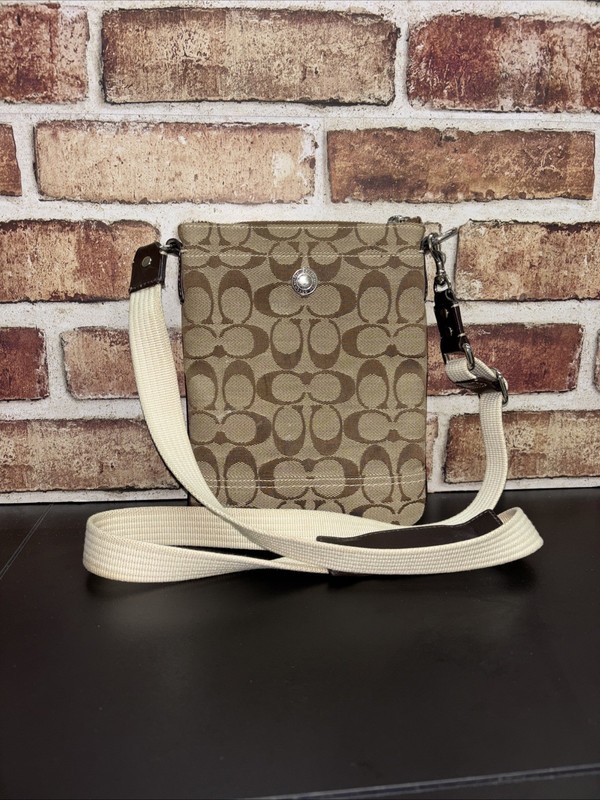 Coach Signature Crossbody Canvas w/Leather Trim. 10250.