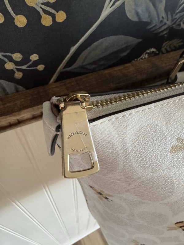 NWT Coach Signature Bee Tote Handbag Purse Last One 🐝 gallery