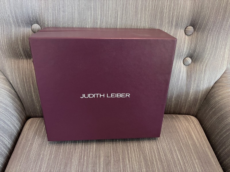 JUDITH LEIBER SWAROVSKI CRYSTAL "Garbo" CLUTCH BAG w/ Price Tag, Dustcover, Box gallery
