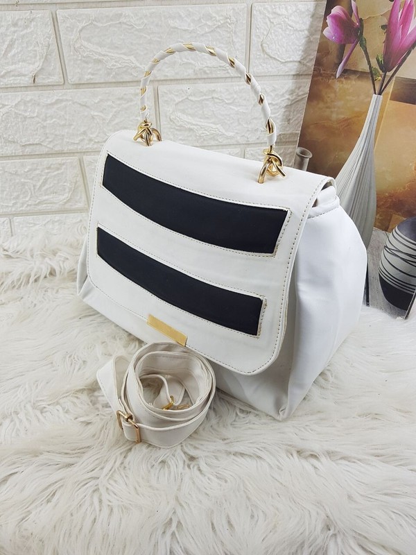 A large women’s bag, size 16*25, in beautiful and wonderful colors, equipped wit