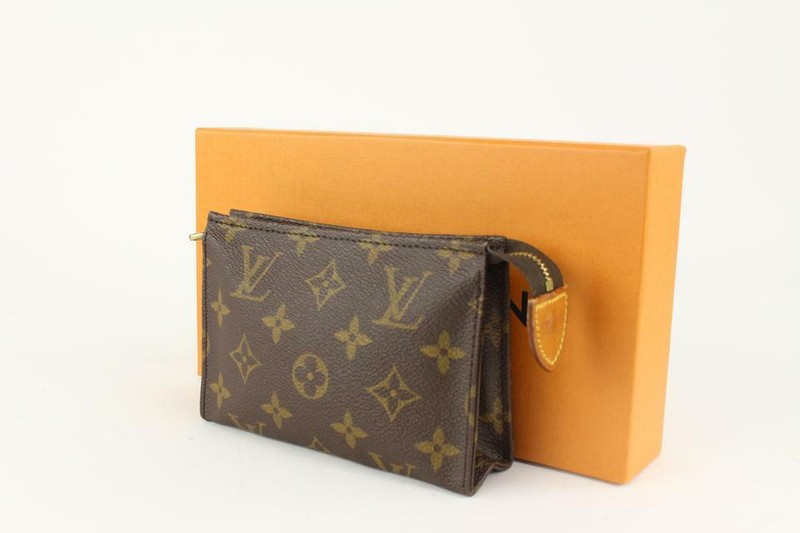 Louis Vuitton Monogram Toiletry Pouch 15 Poche Toilette 0LV323L gallery