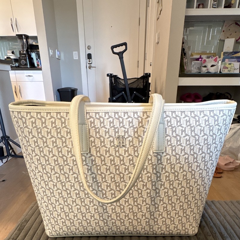 Tommy Hilfiger Large Beige/White Monogram Tote Zip Top, Charm, Inner Pockets