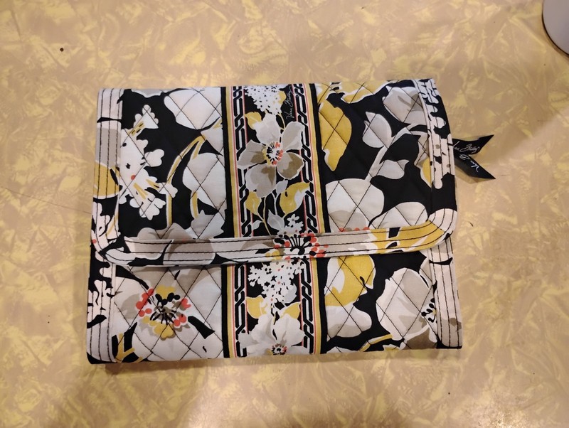 Vera Bradley Travel Organizer…New!! Cute Dogwood Print.