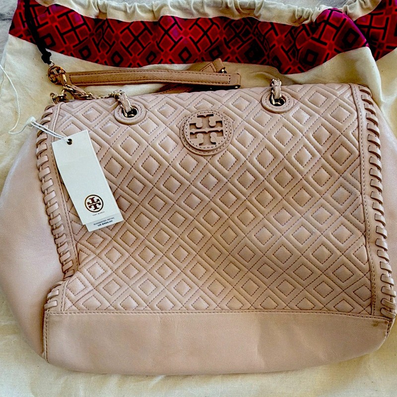 Tory Burch Beige Quilted Logo Shoulder Bag Chain Strap Zip Lined Gold HW