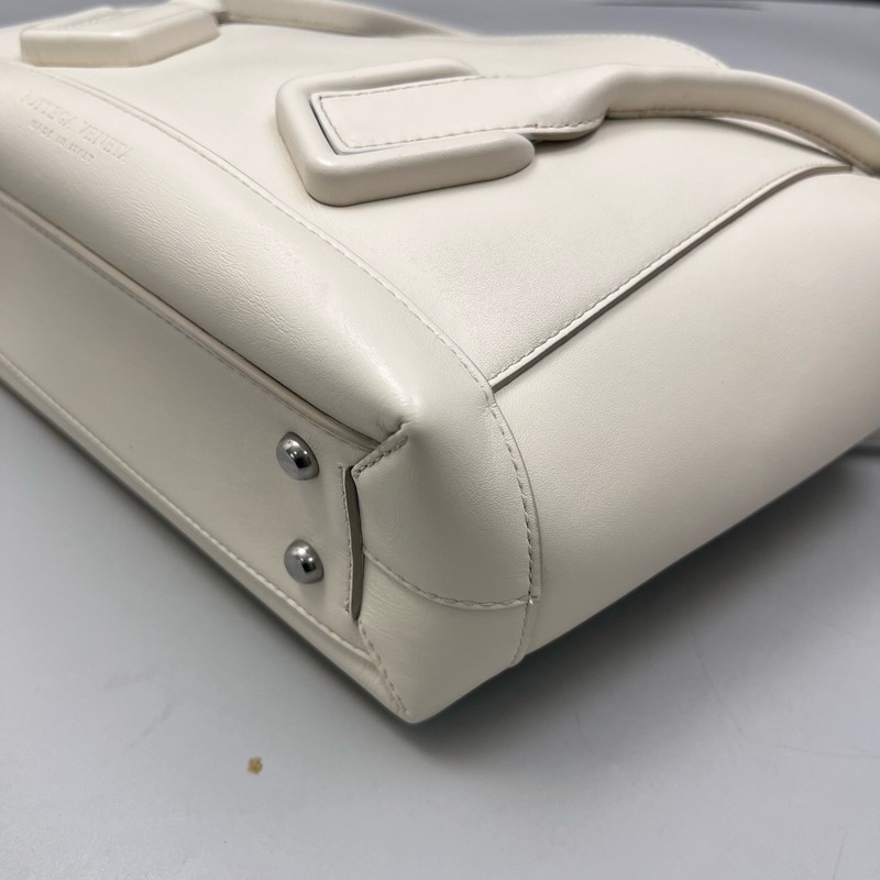 Bottega Veneta Pre-Owned Authentic Underarm Bag White 23*20*10 gallery
