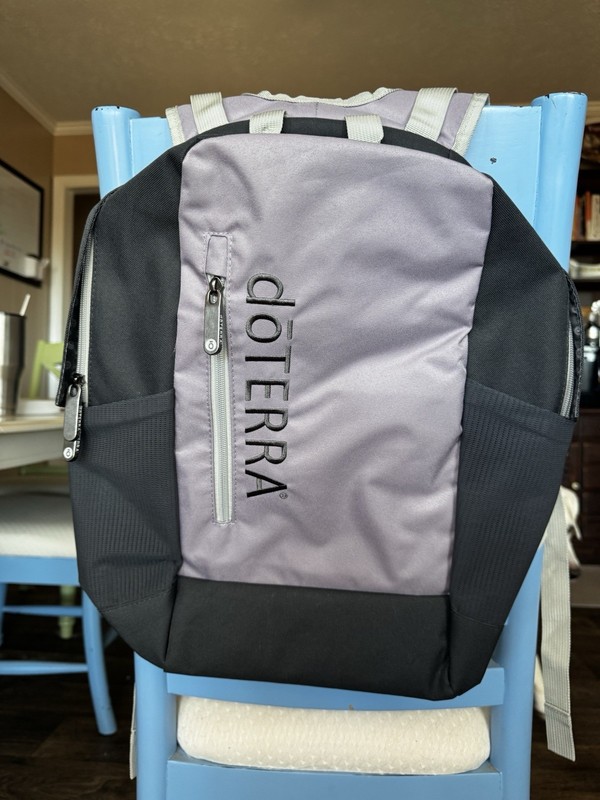 doTERRA GRAY W/PURPLE 2016 GLOBAL CONVENTION BACKPACK ~ LIMITED EDITION ~ EUC