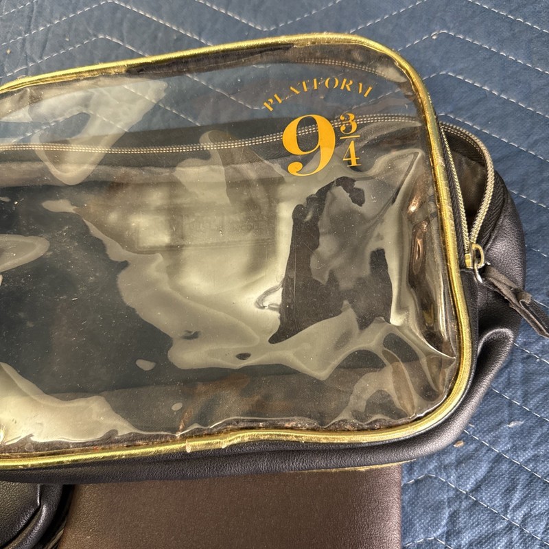 Danielle Nicole Harry Potter 9 3/4 3 piece makeup bag gallery