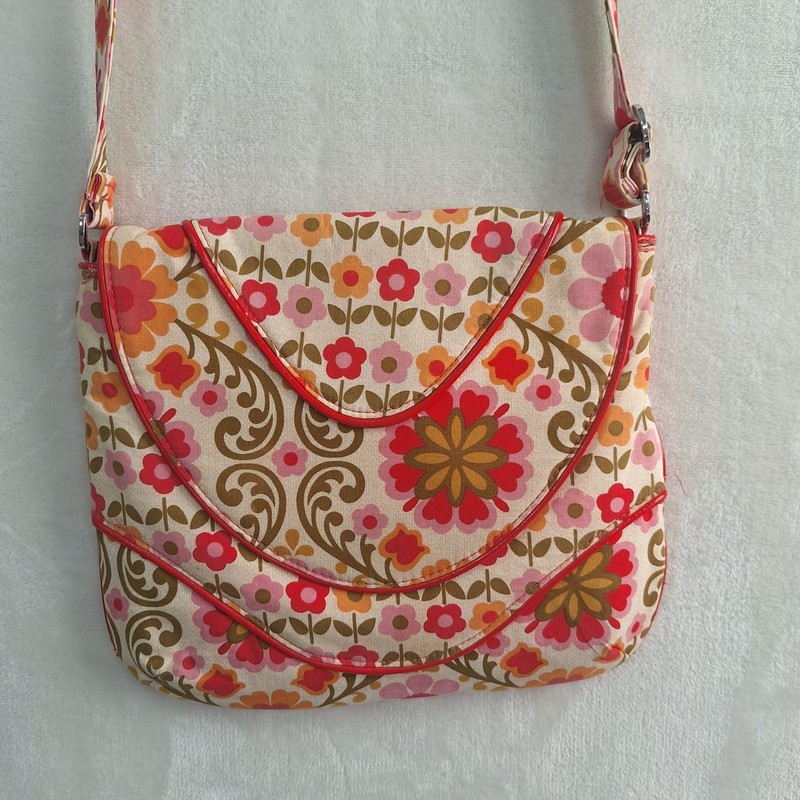 Vera Bradley Folkloric Purse Crossbody Bag Adjustable Pockets Retired Handbag