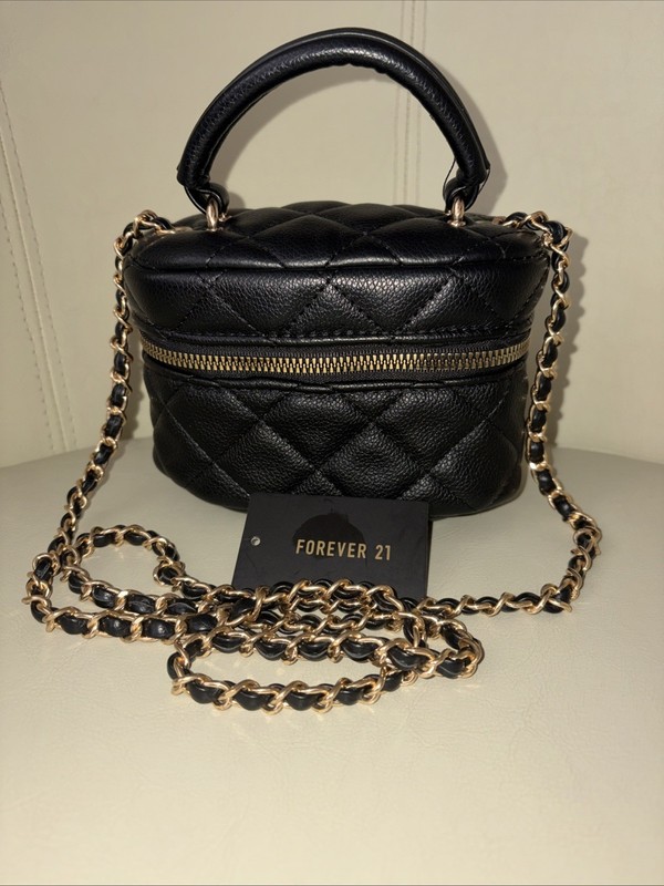 Forever 21 Vanity Crossbody Bag Black used L 6″ H 3.8″ W 2″