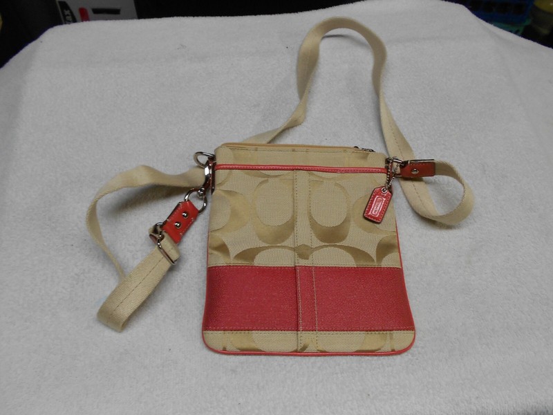 COACH SMALL SHOULDER BAG APPROX 7 1/2″ LONG/8 3/4″ TALL NWOT