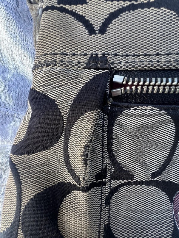 Coach Poppy Heart Signature Crossbody Purse (Flaws Wear) Read gallery