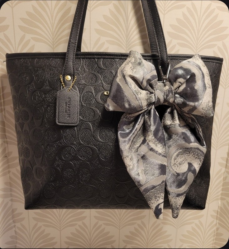 Bow Bag Charm/Key chain (bag is for display purposes only) gallery