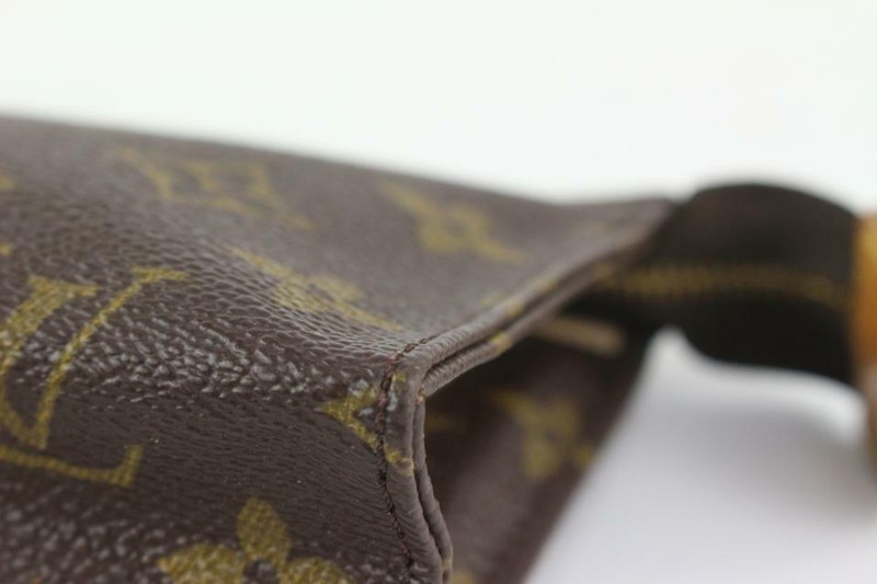 Louis Vuitton Monogram Toiletry Pouch 15 Poche Toilette 0LV323L gallery
