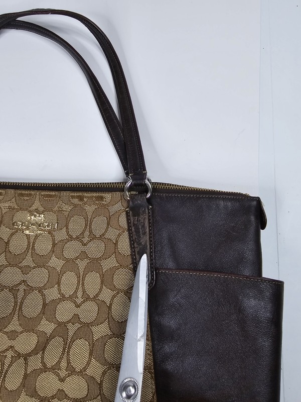 Vintage Coach New York Ava Signature Zip Canvas Leather Bag Made In Vietnam gallery