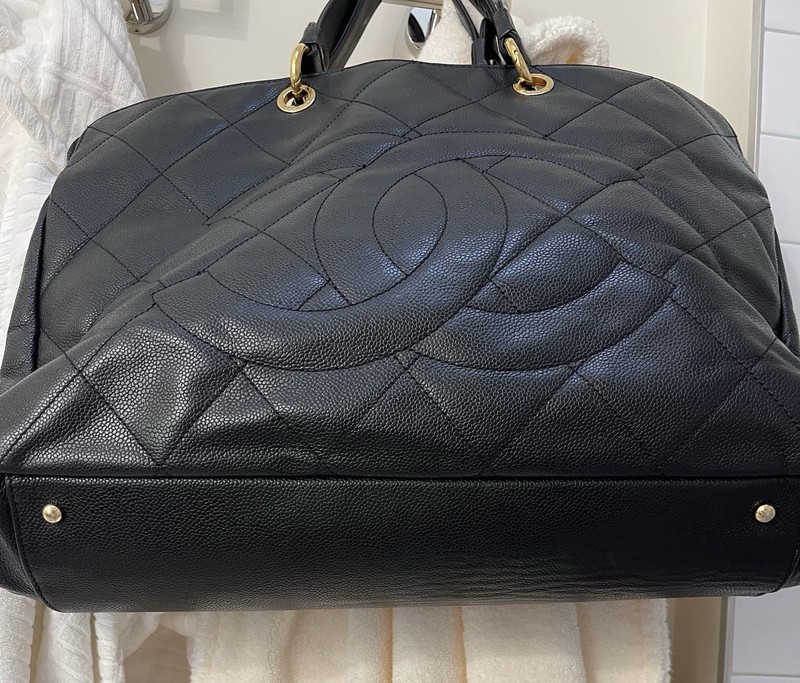 Chanel Italy Caviar Black XXL 100% Leather Shopper 17”x12”x7” Pre-Owned Bag Larg