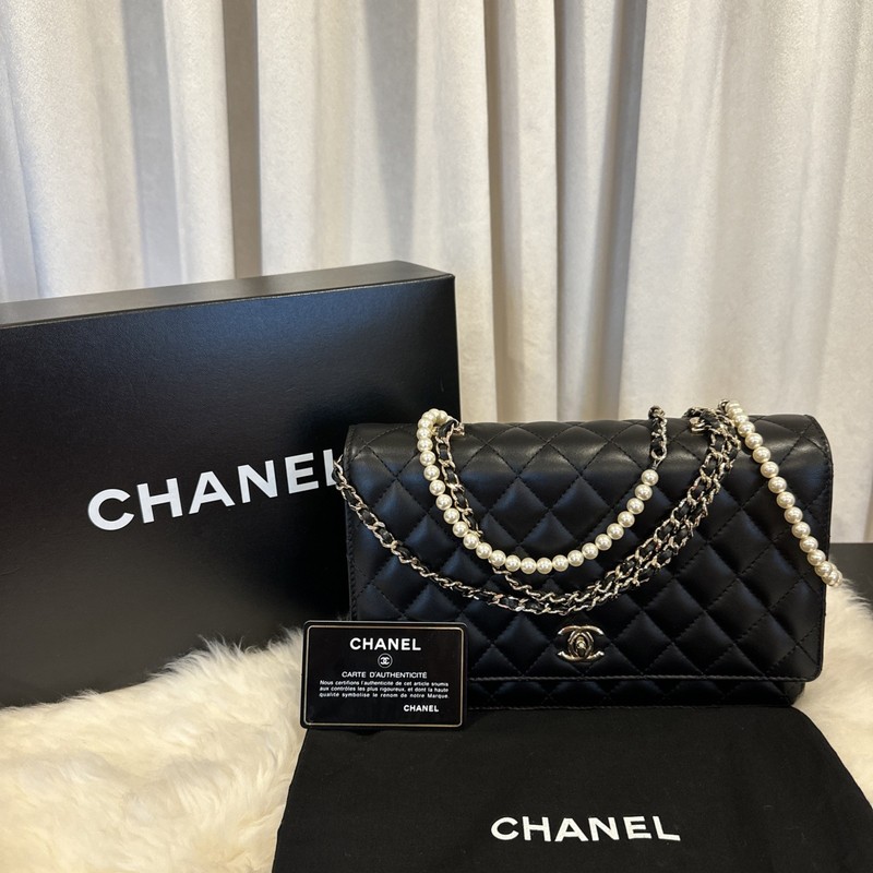 CHANEL Lambskin Quilted Fantasy Pearl/ Gold Flap Black – Elegant Evening Bag