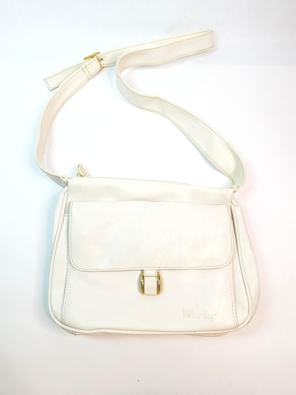 Willow Bay White Faux Leather Crossbody Handbag Gold Turn Lock Credit Card Pocke