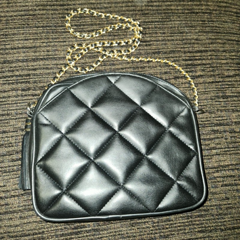 Crossbody Faux Leather Purse Black Quilted Gold Tone Chain Handbag Tassel