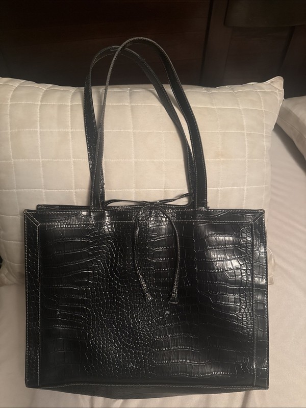 Liz Claiborne Black Faux Leather Faux Crocodile/Alligator Purse Handbag w/mirror