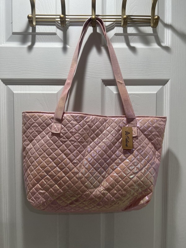 Odiva Pink Quilted Shiny Gold 3D Shell Shoulder Bag 16,5 X 11” gallery