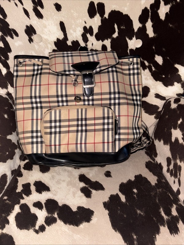 Plaid Backpack Missing A Piece On The Button (magnetic Button) Can Be Replaced