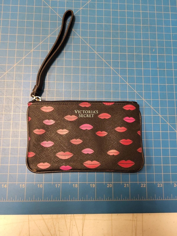 Victoria’s Secret Black Pink Lips Wristlet Pouch Clutch Makeup Travel Bag Zip To